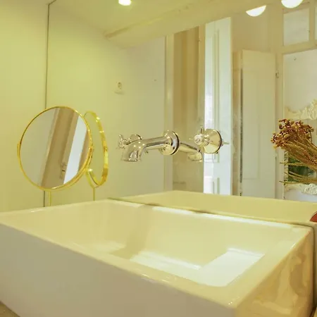 Apartment Chiado Nobre - An In The Heart Of Lisbon